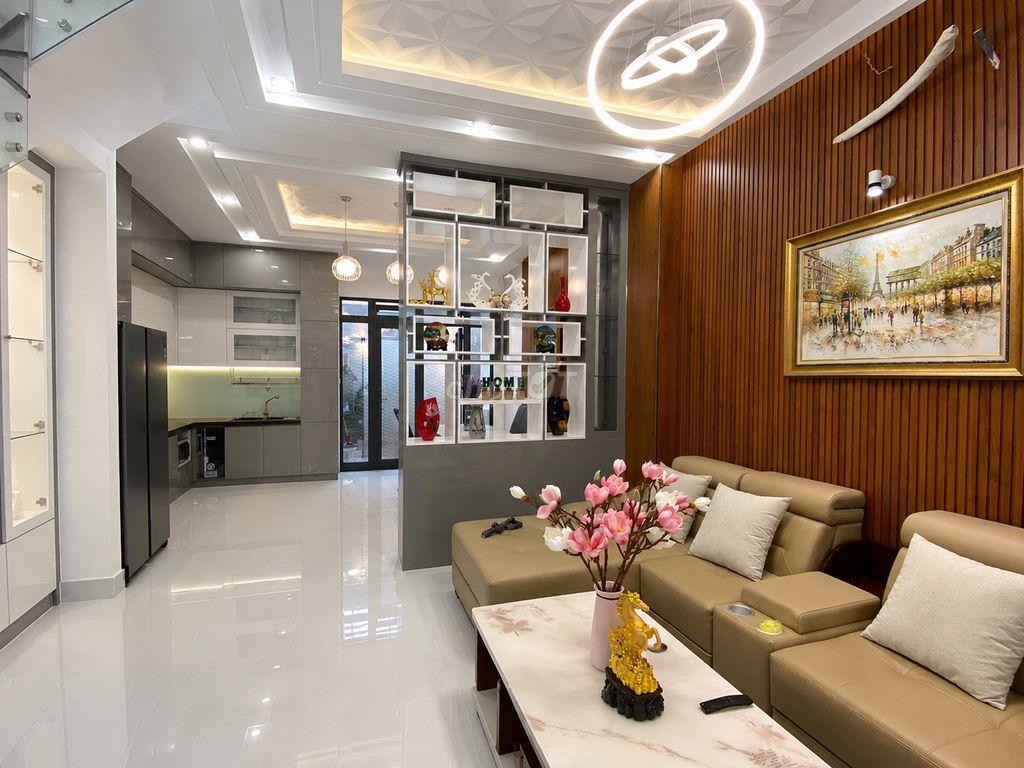 BÁN NHÀ PHỐ ĐẸP HIỆN ĐẠI GẦN QUẬN 7 GIÁ CHỈ DƯỚI 10 TỶ