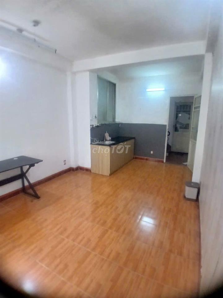 Phòng trọ mặt tiền Hoàng Hoa Thám