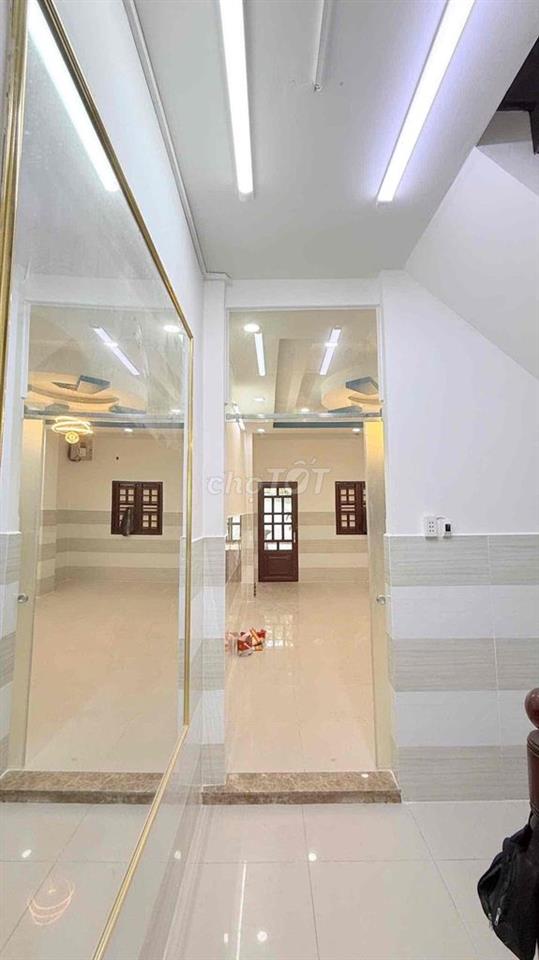 Nhà mặt tiền Huỳnh Tấn Phát