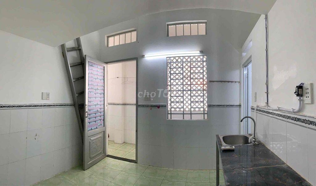 TRỌ GÁC CAO ĐI BỘ ĐẾN ĐH UFM CÓ THANH MÁY