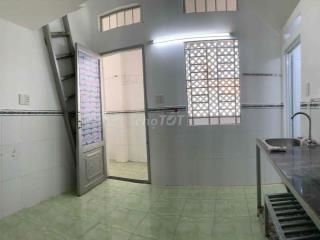 TRỌ GÁC CAO ĐI BỘ ĐẾN ĐH UFM CÓ THANH MÁY
