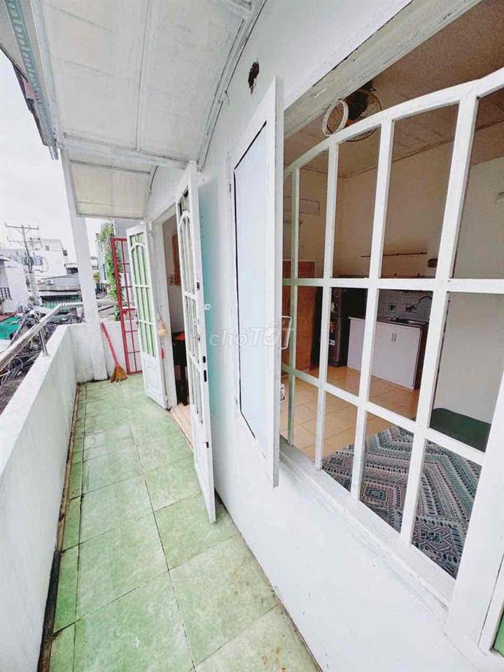STUDIO BAN CÔNG - FULL NỘI THẤT - CÁCH ĐH TDT 1Km