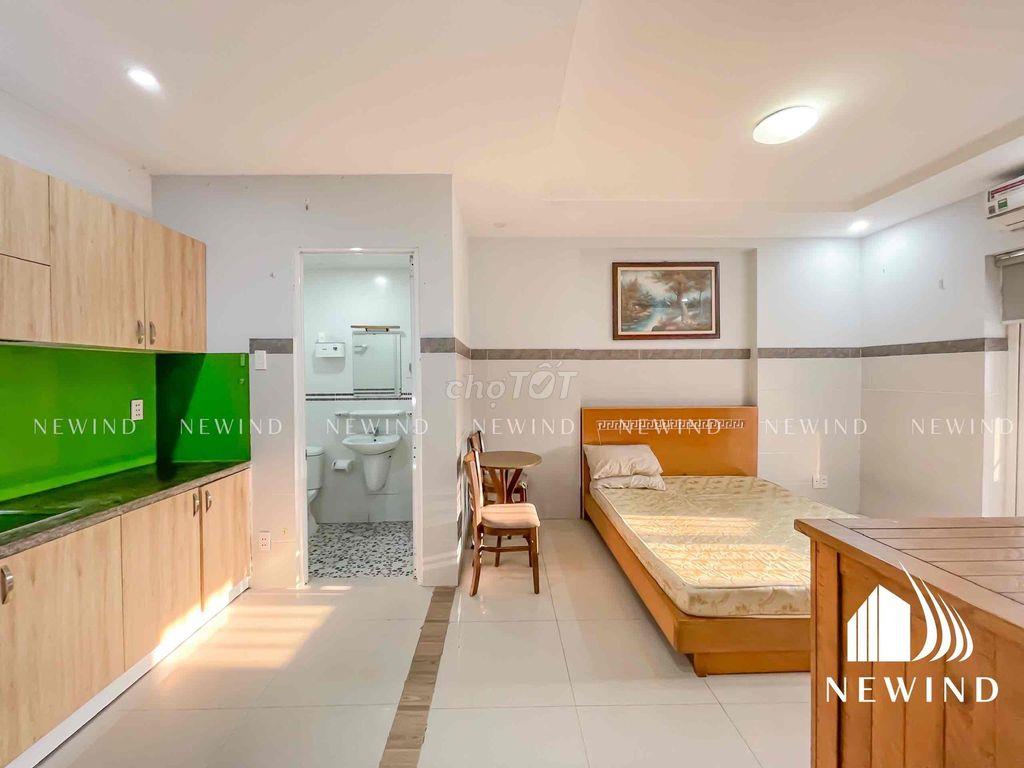 STUDIO BAN CÔNG CÁCH ĐH TDT 1km Ở ĐƯỢC 3-4 NGƯỜI