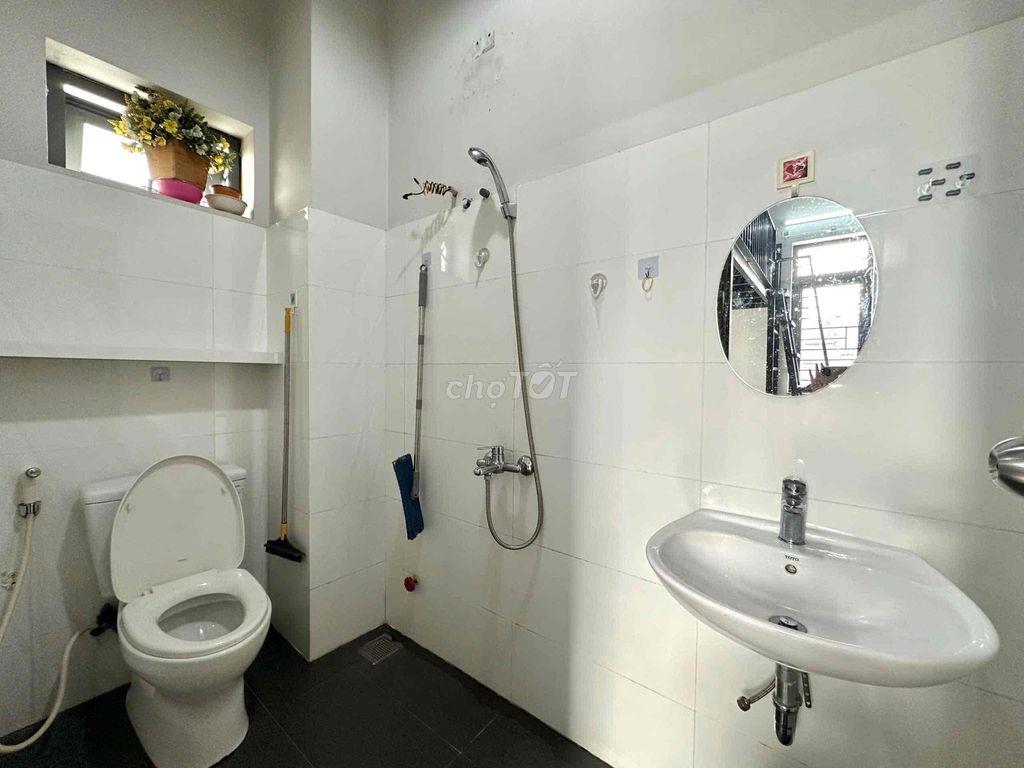 DUPLEX CỬA SỔ GẦN ĐH UFM