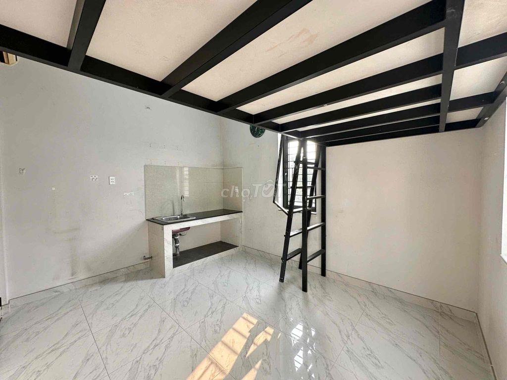 DUPLEX CỬA SỔ GẦN ĐH UFM