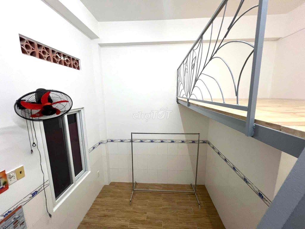 TRỌ GÁC CAO CỬA SỔ TRỜI GẦN ĐH TDT