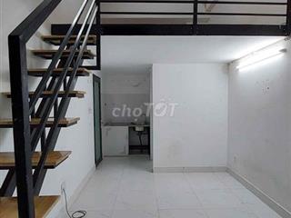 PHÒNG GÁC CÓ CHỖ PHƠI ĐỒ RIÊNG CÁCH ĐH UFM 1km