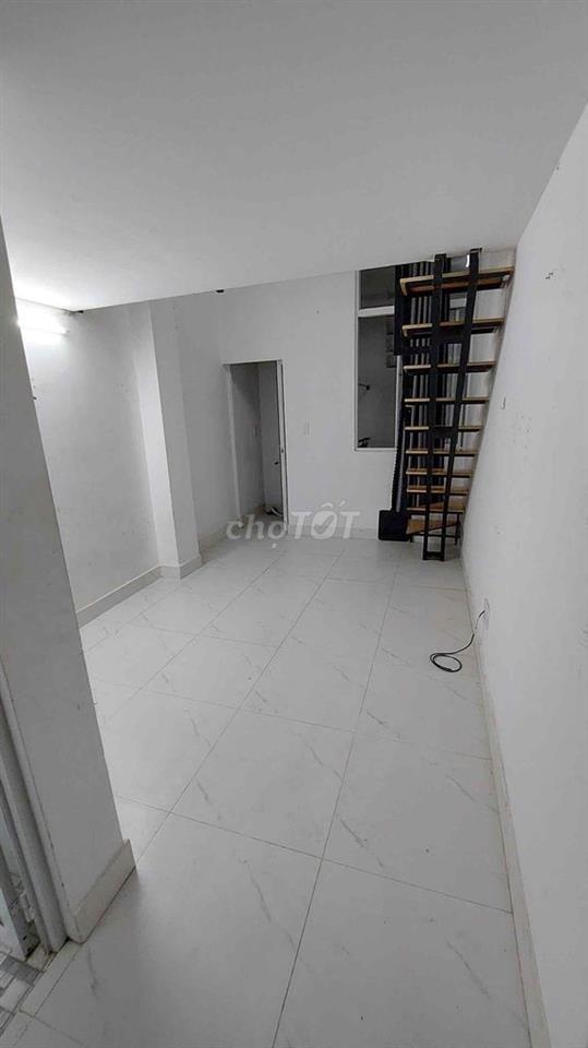 PHÒNG GÁC CÓ CHỖ PHƠI ĐỒ RIÊNG CÁCH ĐH UFM 1km
