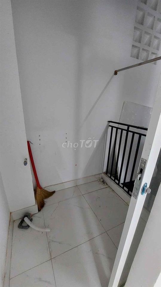 PHÒNG GÁC CÓ CHỖ PHƠI ĐỒ RIÊNG CÁCH ĐH UFM 1km