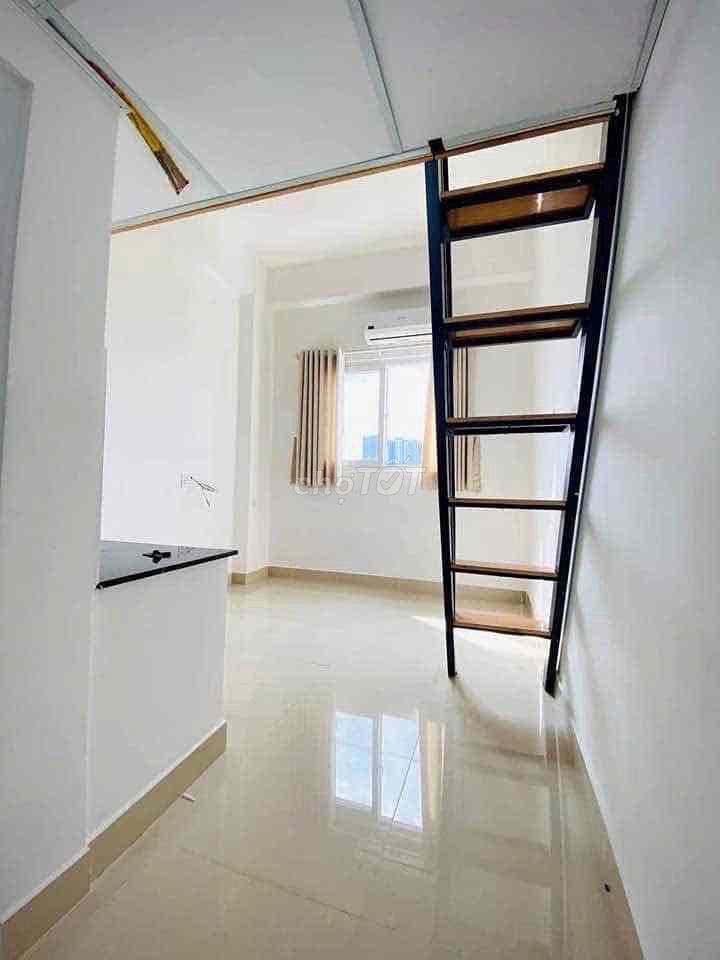 PHÒNG GÁC CAO CỬA SỔ GẦN ĐH UFM