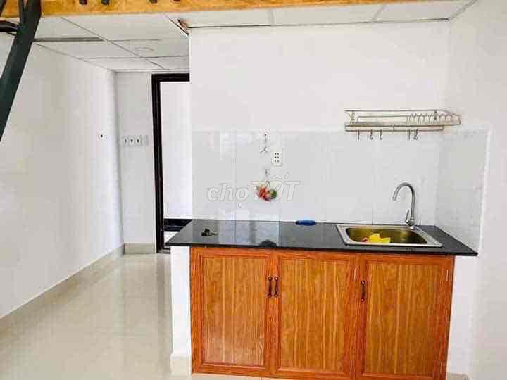 PHÒNG GÁC CAO CỬA SỔ GẦN ĐH UFM
