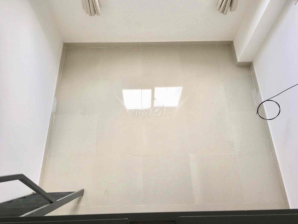 PHÒNG GÁC CAO CỬA SỔ GẦN ĐH UFM
