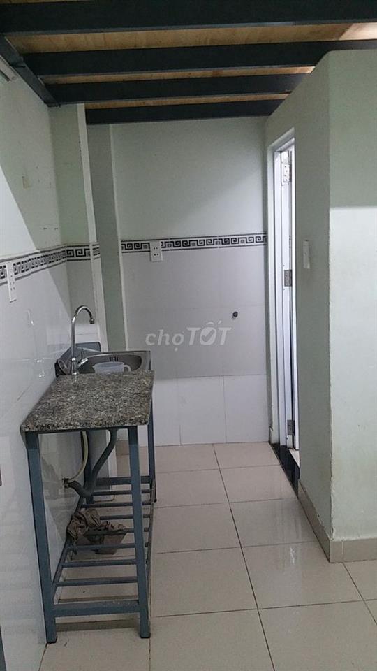 CHO THUÊ PHÒNG MẶT TIỀN,CÓ BAN CÔNG,GÁC LỮNG GIÁ 3T3 AN NINH YÊN TĨNH 