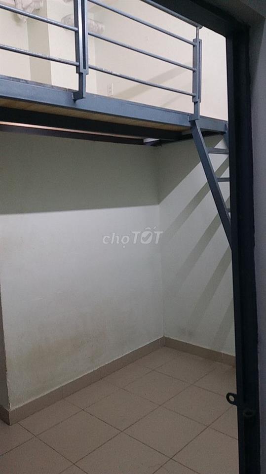 CHO THUÊ PHÒNG MẶT TIỀN,CÓ BAN CÔNG,GÁC LỮNG GIÁ 3T3 AN NINH YÊN TĨNH 