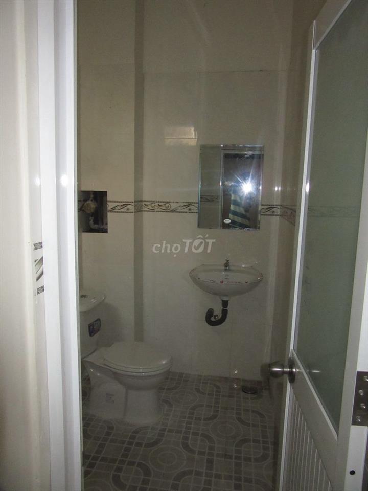 CHO THUÊ PHÒNG MẶT TIỀN,CÓ BAN CÔNG,GÁC LỮNG GIÁ 3T3 AN NINH YÊN TĨNH 