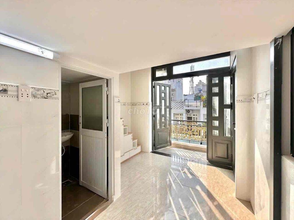 DUPLEX GẦN NGAY ĐẠI HỌC CÔNG THƯƠNG - CHỈ 3 TỚI 5 PHÚT ĐI BỘ