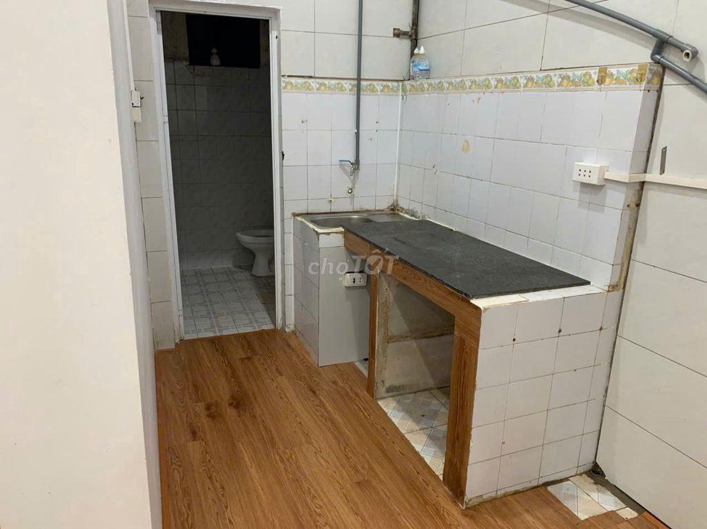 Cho thuê nhà, DT 45m2, ngõ 210 Hoàng Quốc Việt