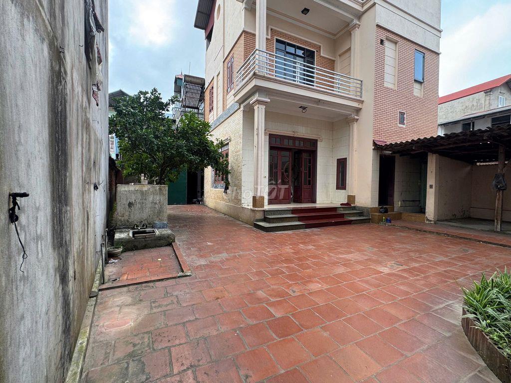 Cho thuê nhà 3 tầng diện tích 186m2