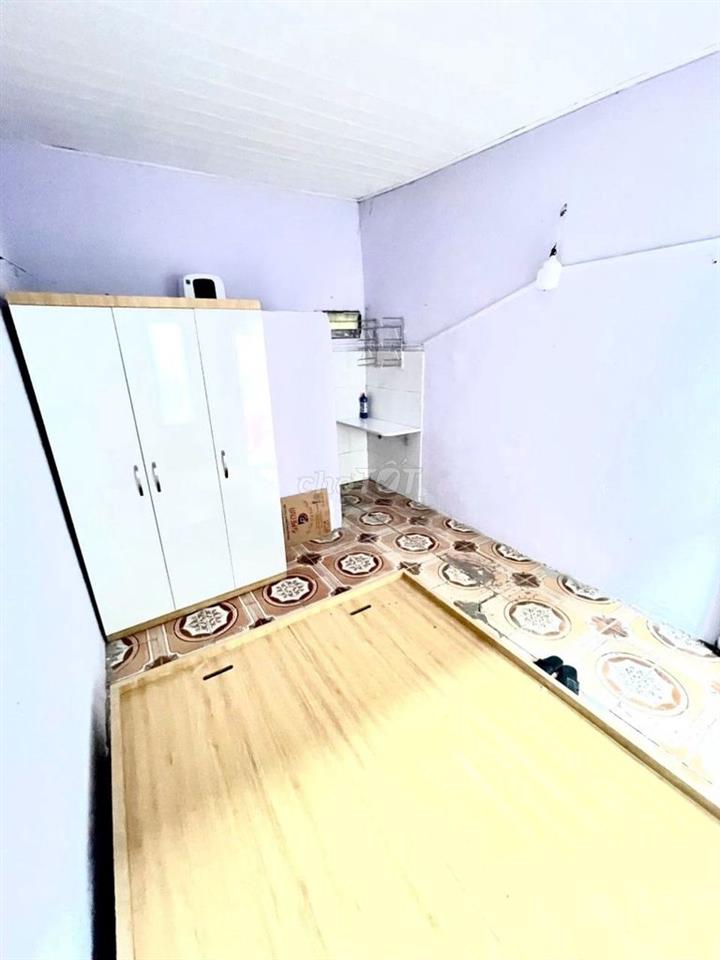Phòng trọ cấp 4 gần trường UNETI - HOU - HUBT có đh, nl, vskk