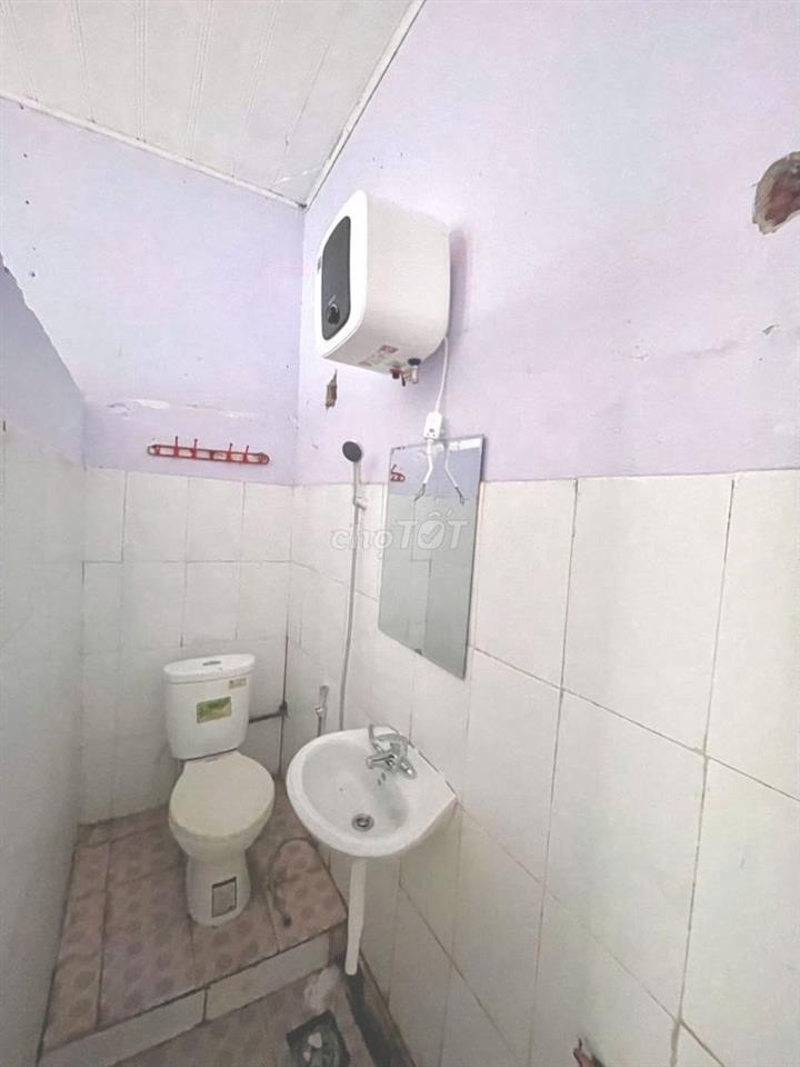 Phòng trọ cấp 4 giá rẻ, có điều hòa, nóng lạnh, vskk