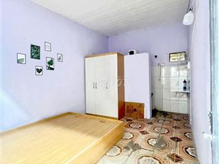 Phòng trọ cấp 4 giá rẻ, có điều hòa, nóng lạnh, vskk