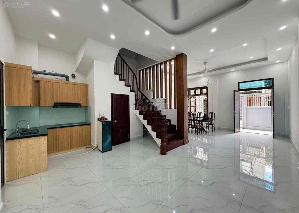 Cho thuê nguyên căn ngõ 373 An Dương Vương Tây Hồ 3Tx4N 16 triệu.