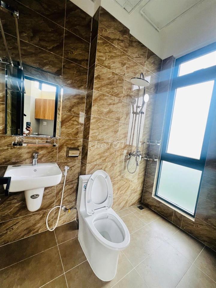 Phòng gác lửng ban công lầu 5 Kinh Dương Vương gần Bách Khoa