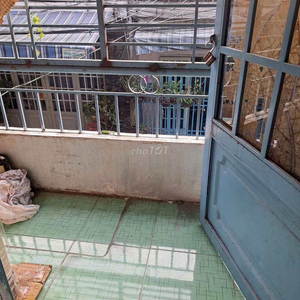 Bán nhà nhỏ đổ suốt 3×8 dân cư đông gần trường học ,quốc lộ 1,tktanquy