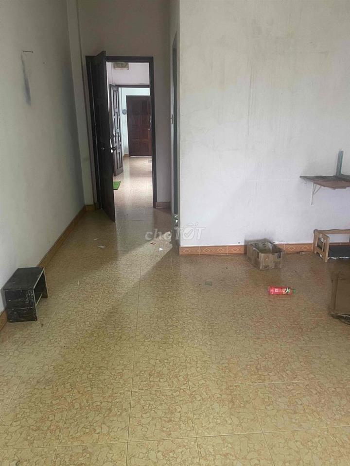 phòng rộng, có ban công nvs khép kín lầu 2,viumặt tiền viu thoáng đẹp