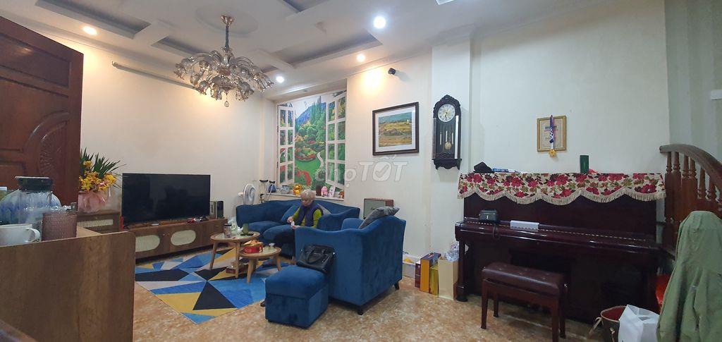 Cho thuê nhà nội thất đầy đủ ngõ 198 Xã Đàn