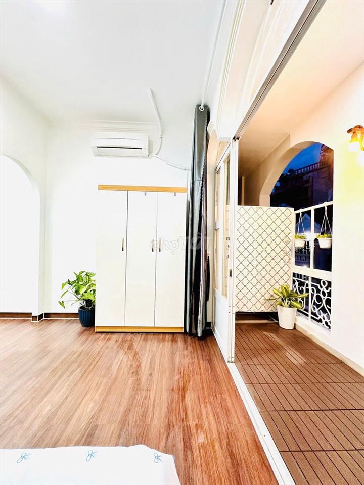 CĂN HỘ 1 PHÒNG NGỦ TÁCH BẾP, BAN CÔNG RỘNG