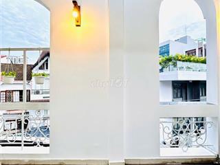 CĂN HỘ 1 PHÒNG NGỦ TÁCH BẾP, BAN CÔNG RỘNG