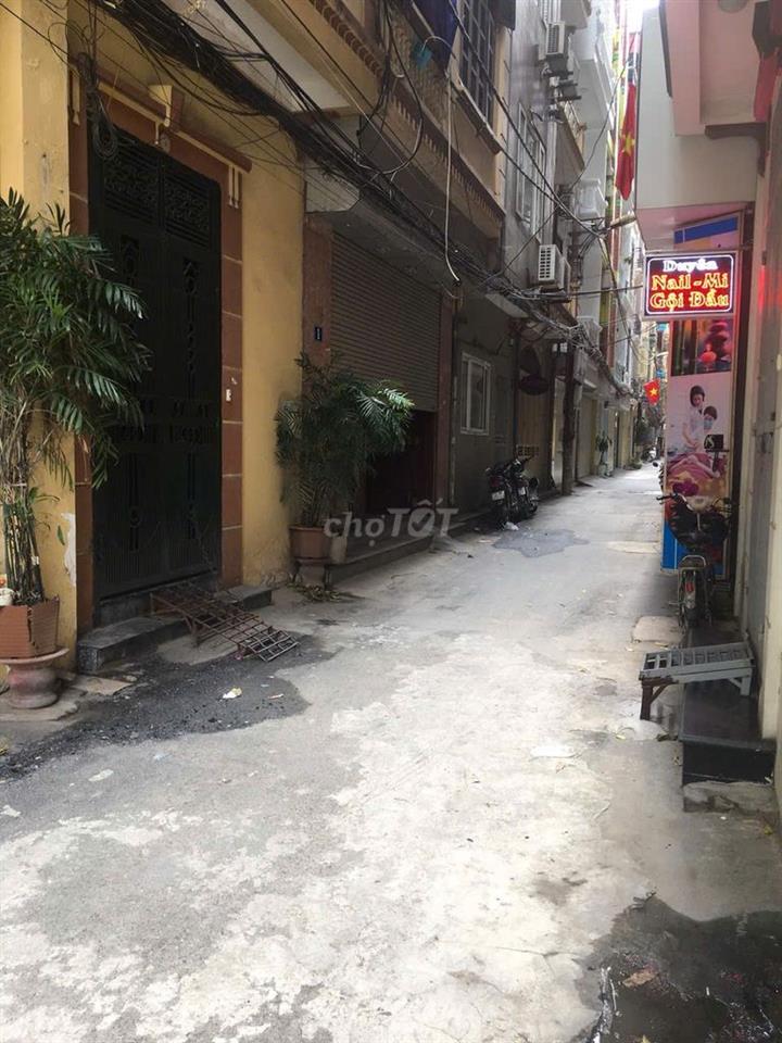 Cho thuê nhà 5 tầng (40m x 5 tầng) Mạc Thái Tổ, Trung Kính, Yên Hòa