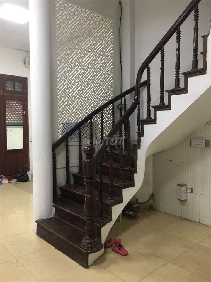 Cho thuê nhà 5 tầng (40m x 5 tầng) Mạc Thái Tổ, Trung Kính, Yên Hòa