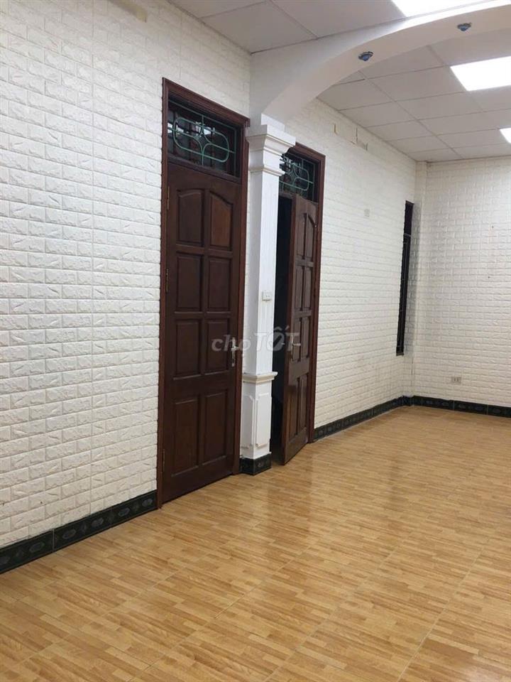 Cho thuê nhà 5 tầng (40m x 5 tầng) Mạc Thái Tổ, Trung Kính, Yên Hòa