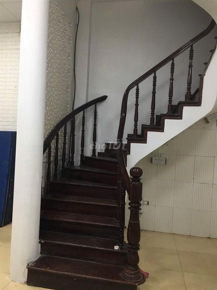 Cho thuê nhà 5 tầng (40m x 5 tầng) Mạc Thái Tổ, Trung Kính, Yên Hòa