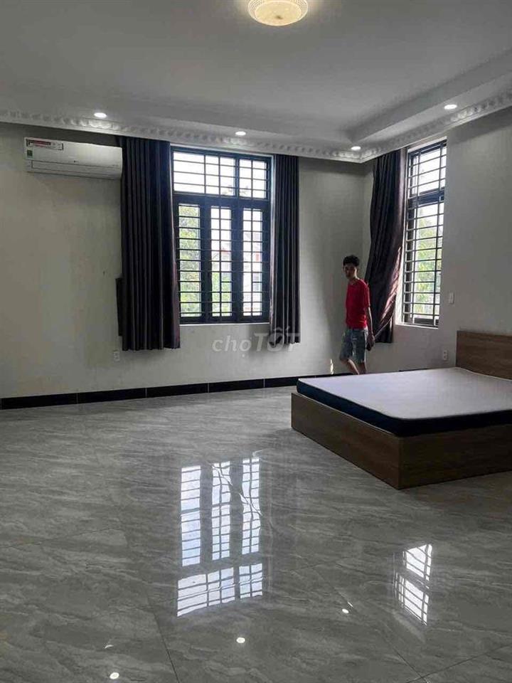 Cho Thuê Biệt Thự 4Phòng Ngủ Sân 4 Ô TÔ Gần Trung Tâm Thành Phố Mới