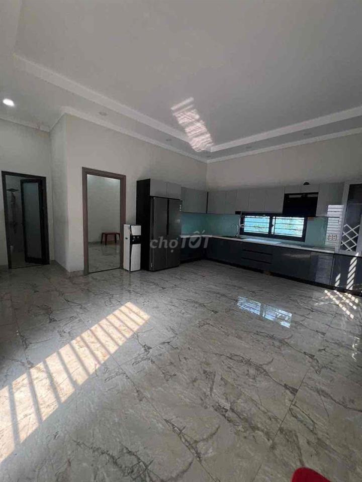 Cho Thuê Biệt Thự 4Phòng Ngủ Sân 4 Ô TÔ Gần Trung Tâm Thành Phố Mới