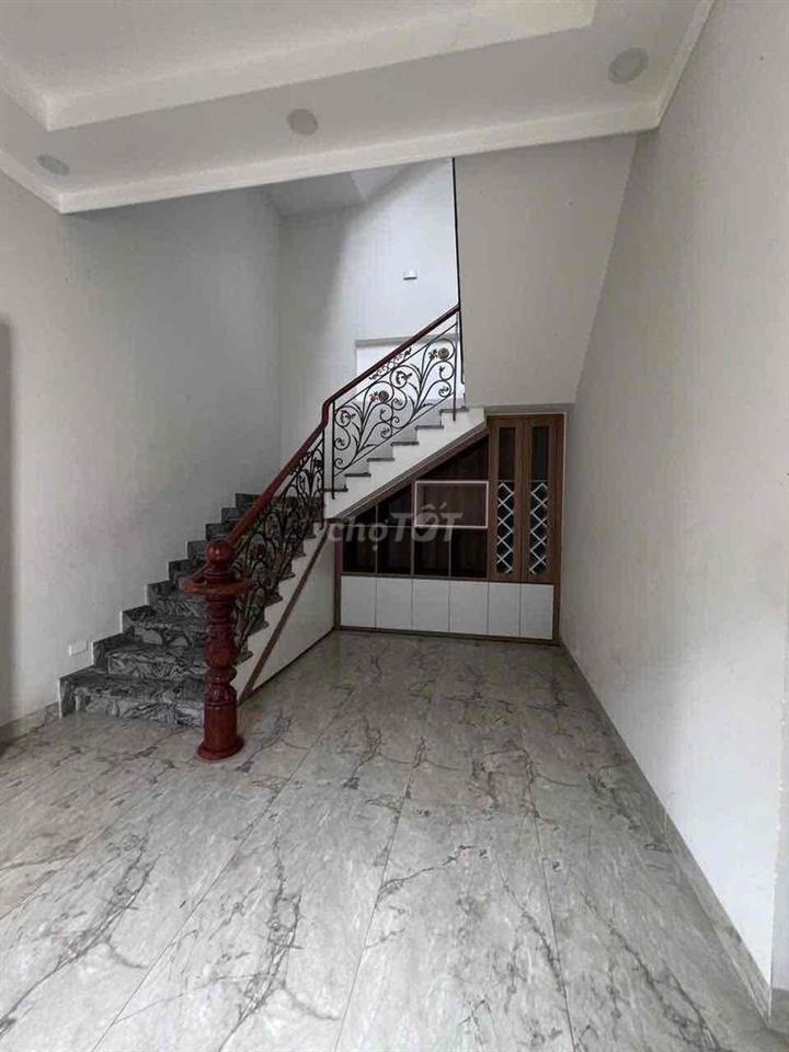 Cho Thuê Biệt Thự 4Phòng Ngủ Sân 4 Ô TÔ Gần Trung Tâm Thành Phố Mới