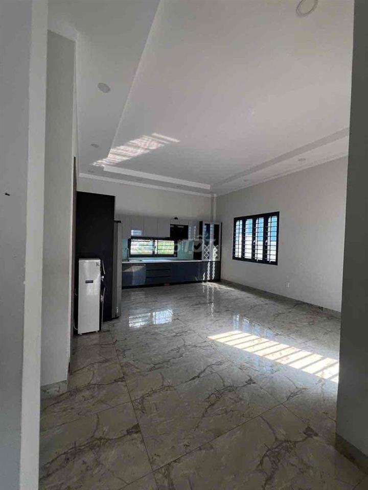 Cho Thuê Biệt Thự 4Phòng Ngủ Sân 4 Ô TÔ Gần Trung Tâm Thành Phố Mới
