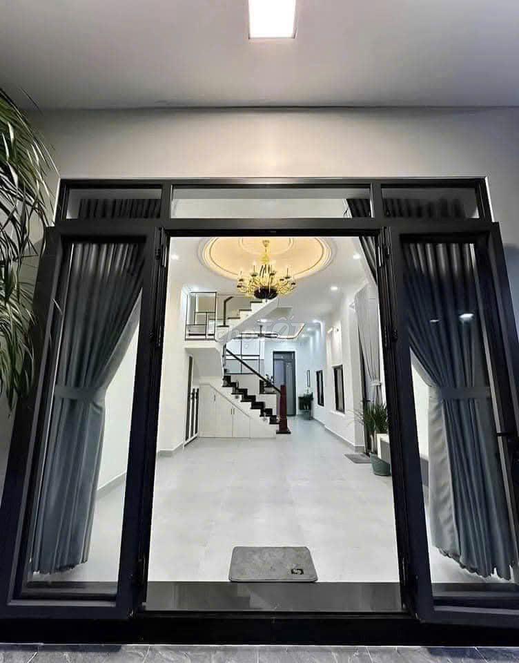 Bán nhanh nhà lầu thiết kế cổ điển 95m2, giá chỉ 1ty650 sổ hồng riêng