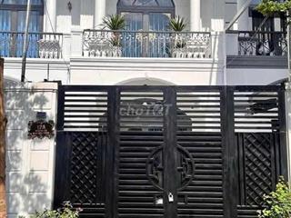Bán nhanh nhà lầu thiết kế cổ điển 95m2, giá chỉ 1ty650 sổ hồng riêng