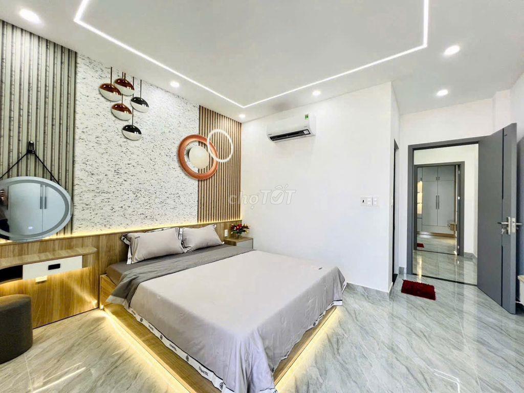 Bán nhà mặt tiền Thạnh Lộc 31 Q12 52m2 4PN full nội thất