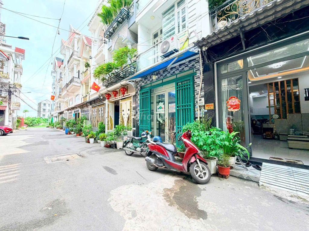BÁN NHÀ 4 TẦNG - HẺM Ô TÔ - GẦN CHỢ HIỆP THÀNH Q12. GIÁ : 5,63 TỶ 
