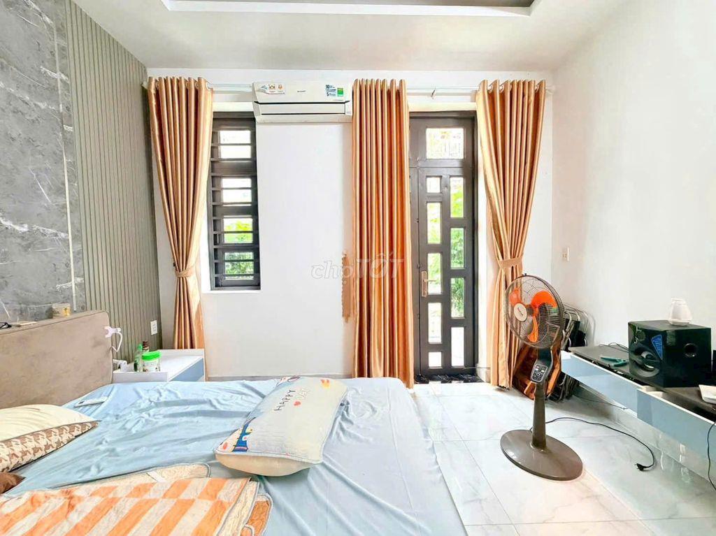 BÁN NHÀ 4 TẦNG - HẺM Ô TÔ - GẦN CHỢ HIỆP THÀNH Q12. GIÁ : 5,63 TỶ 