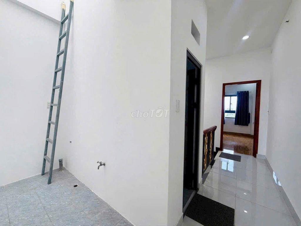 BÁN NHÀ 4 TẦNG  - HẺM Ô TÔ - THẠNH XUÂN 48,GIÁP Q12. GIÁ : 4,98 TỶ 