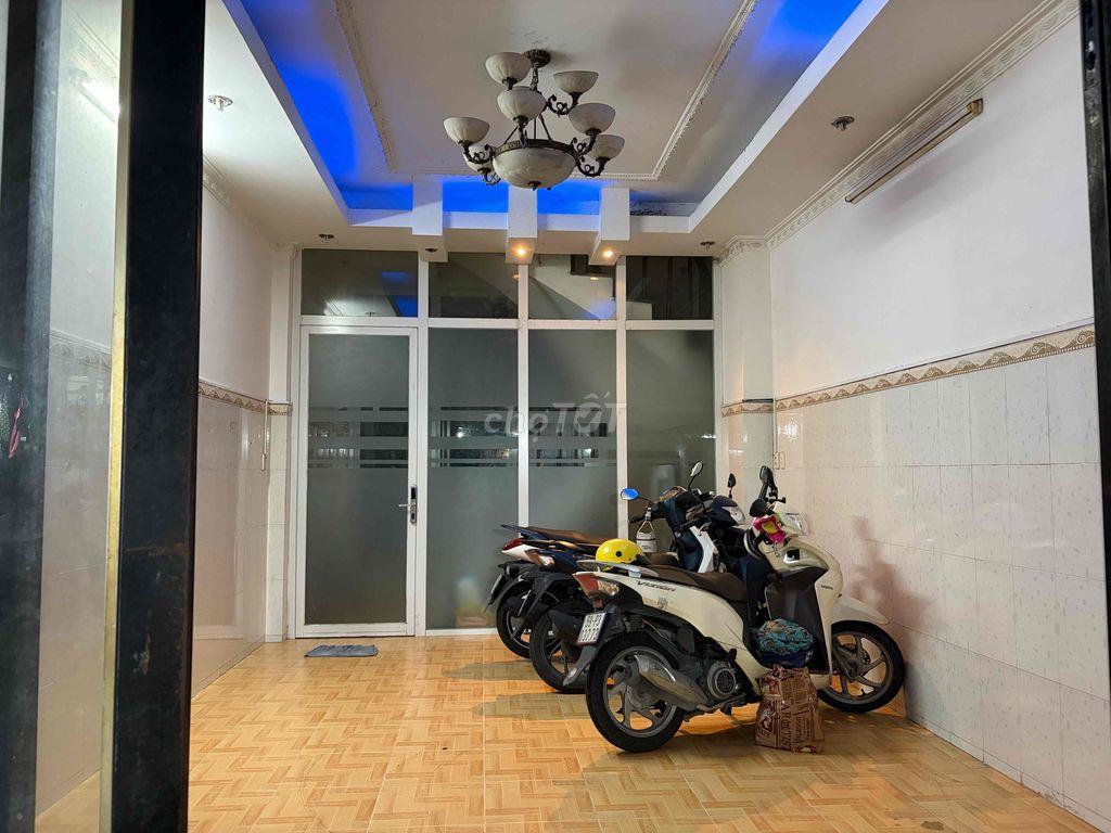 PHÒNG BAN CÔNG RỘNG RÃI – NGAY CHỢ HOÀNG HOA THÁM (TÂN BÌNH)
