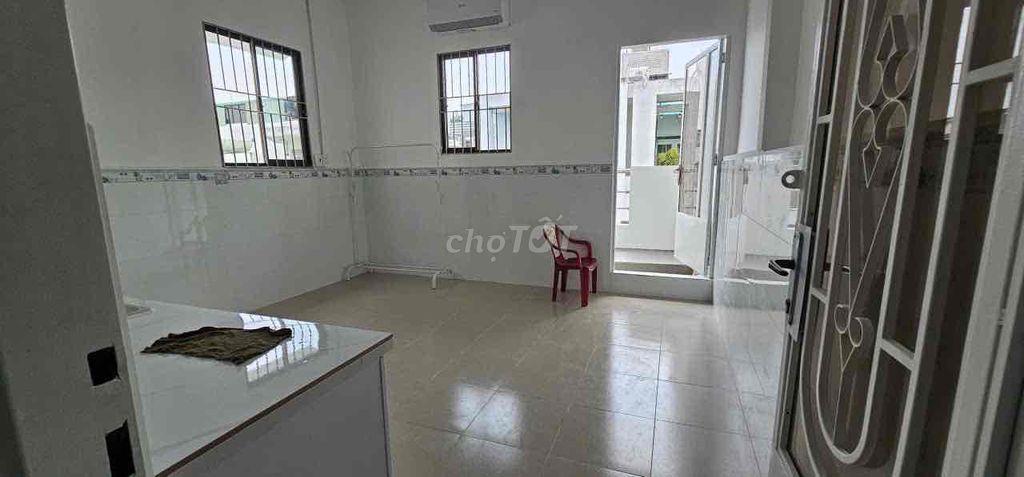 PHÒNG BAN CÔNG RỘNG RÃI – NGAY CHỢ HOÀNG HOA THÁM (TÂN BÌNH)