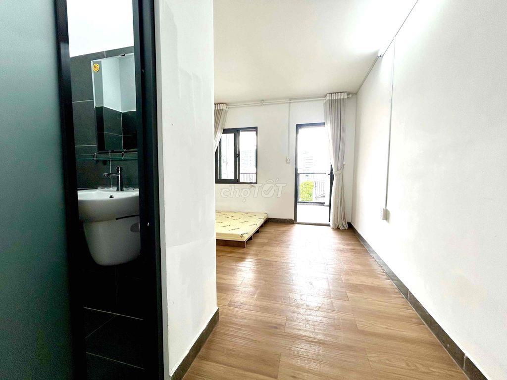 Cho thuê phòng ban công,tách bếp gần IUH Gò Vấp