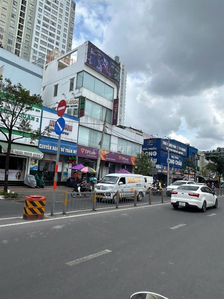 Tôi bán gấp hạ gia ngộp mặt tiền Phạm Hùng,Q8,5.5x17m,thuê 40tr,16ty